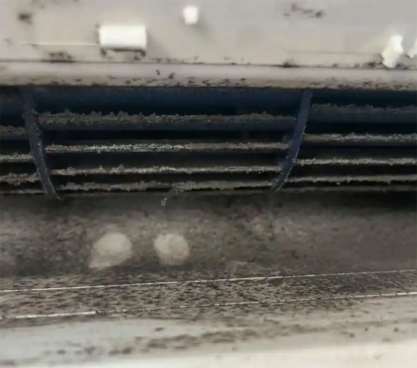 茂南空调吹的风有股烧焦味是怎么回事